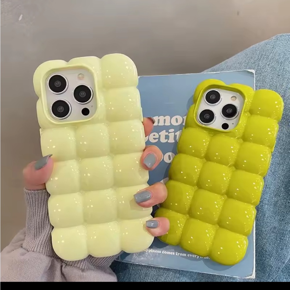 Protective 3D Egg Waffle Grid Case for iPhone 13 (Anti-Drop) - Picture 6 of 8